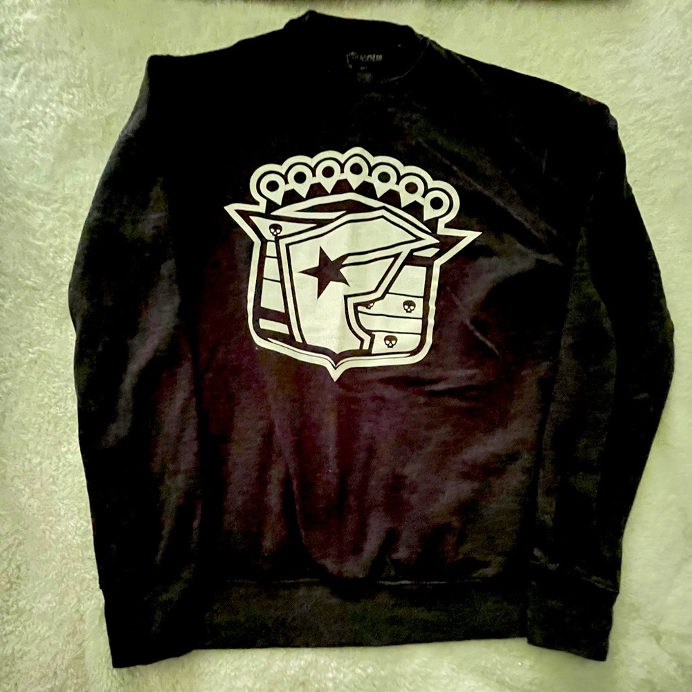 Men’s Famous sweater size XL